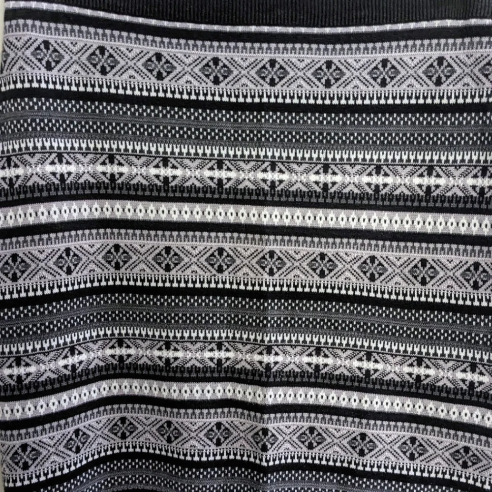 Chelsea & Violet Knit Mini Skirt, Black&White Pattern, Women's Large - Picture 2 of 4